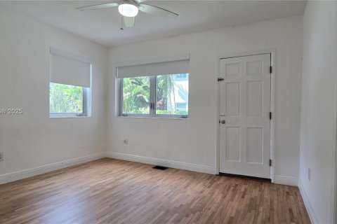 Снять в аренду виллу или дом в Корал-Гейблс, Флорида 7 спален, 317.17м2, № 1924787 - фото 19