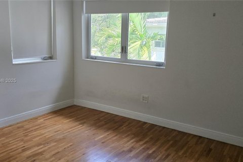 Снять в аренду виллу или дом в Корал-Гейблс, Флорида 7 спален, 317.17м2, № 1924787 - фото 12