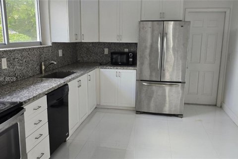 Снять в аренду виллу или дом в Корал-Гейблс, Флорида 7 спален, 317.17м2, № 1924787 - фото 29