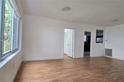 Снять в аренду виллу или дом в Корал-Гейблс, Флорида 7 спален, 317.17м2, № 1924787 - фото 13