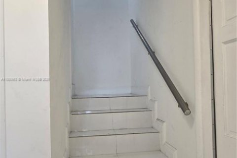 Снять в аренду виллу или дом в Корал-Гейблс, Флорида 7 спален, 317.17м2, № 1924787 - фото 4