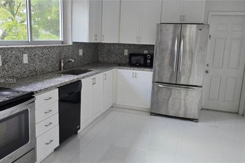 Снять в аренду виллу или дом в Корал-Гейблс, Флорида 7 спален, 317.17м2, № 1924787 - фото 26