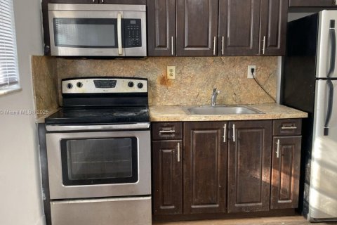 Купить коммерческую недвижимость в Майами, Флорида 141.68м2, № 1959166 - фото 5