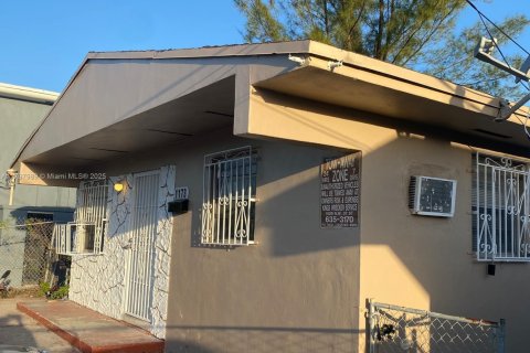 Купить коммерческую недвижимость в Майами, Флорида 141.68м2, № 1959166 - фото 1