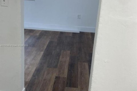 Купить коммерческую недвижимость в Майами, Флорида 141.68м2, № 1959166 - фото 7