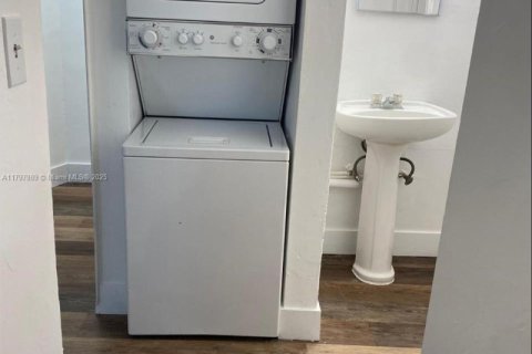 Купить коммерческую недвижимость в Майами, Флорида 141.68м2, № 1959166 - фото 6