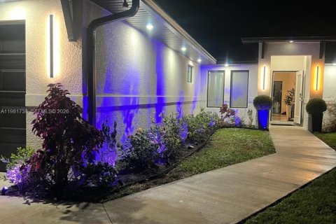 House in Cape Coral, Florida 4 bedrooms № 2043004 - photo 9