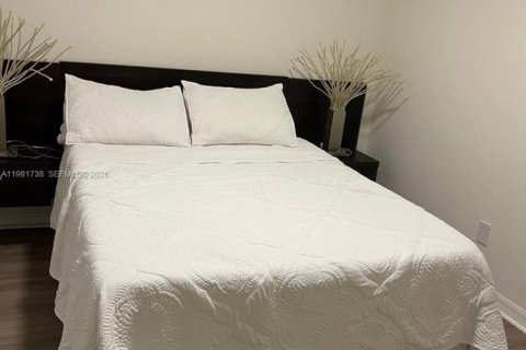 House in Cape Coral, Florida 4 bedrooms № 2043004 - photo 5