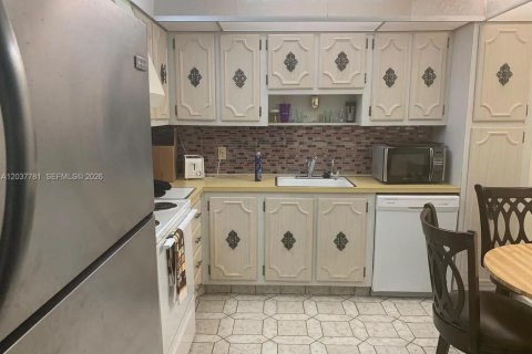 Copropriété à louer à Aventura, Floride: 2 chambres, 113.34 m2 № 2169444 - photo 12