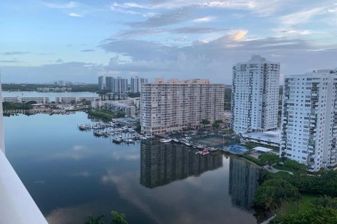 Copropriété à louer à Aventura, Floride: 2 chambres, 113.34 m2 № 2169444 - photo 3