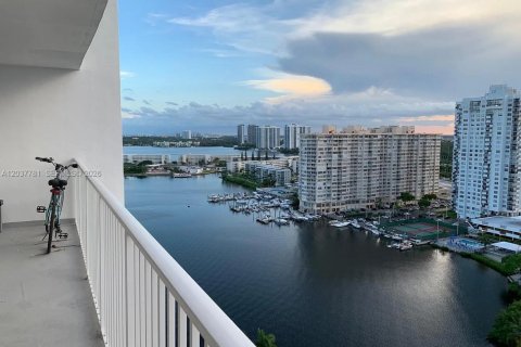 Copropriété à louer à Aventura, Floride: 2 chambres, 113.34 m2 № 2169444 - photo 2