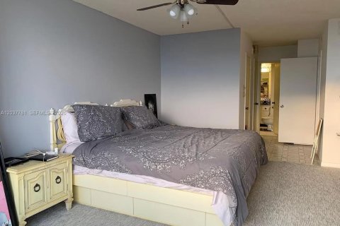 Copropriété à louer à Aventura, Floride: 2 chambres, 113.34 m2 № 2169444 - photo 17