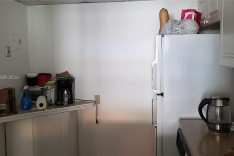 Condo in Hallandale Beach, Florida, 1 bedroom  № 1995541 - photo 13