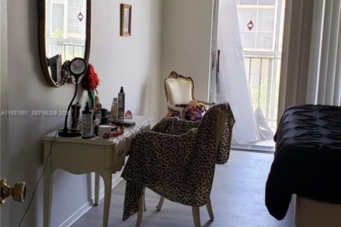 Condo in Hallandale Beach, Florida, 1 bedroom  № 1995541 - photo 8