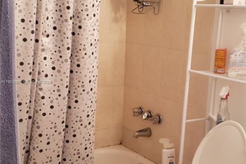 Condo in Hallandale Beach, Florida, 1 bedroom  № 1995541 - photo 6