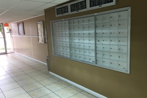 Condo in Hallandale Beach, Florida, 1 bedroom  № 1995541 - photo 22