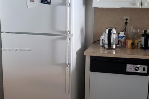 Condo in Hallandale Beach, Florida, 1 bedroom  № 1995541 - photo 4