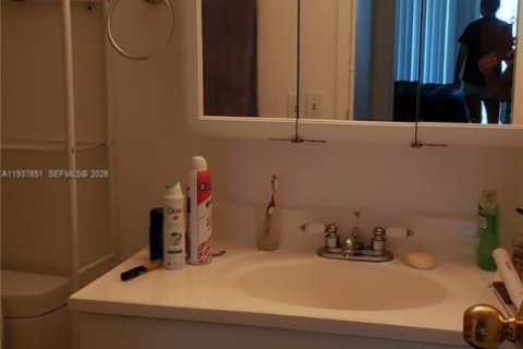 Condo in Hallandale Beach, Florida, 1 bedroom  № 1995541 - photo 7
