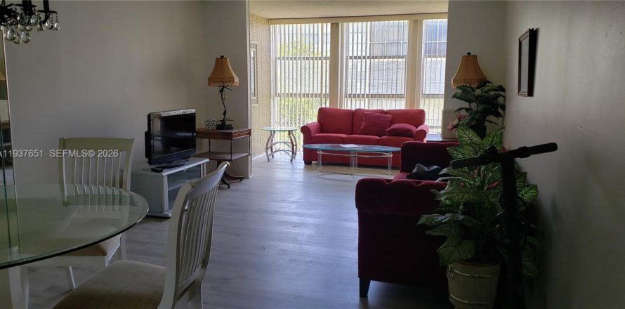 Condo in Hallandale Beach, Florida, 1 bedroom  № 1995541