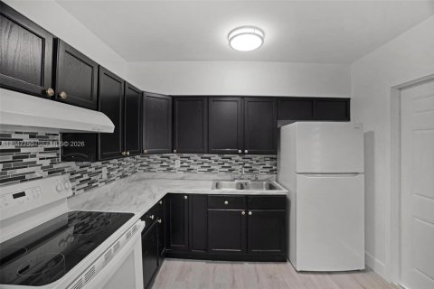 Снять в аренду виллу или дом в Майами, Флорида 2 спальни, 177.44м2, № 2003806 - фото 24