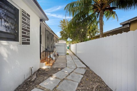 Снять в аренду виллу или дом в Майами, Флорида 2 спальни, 177.44м2, № 2003806 - фото 10