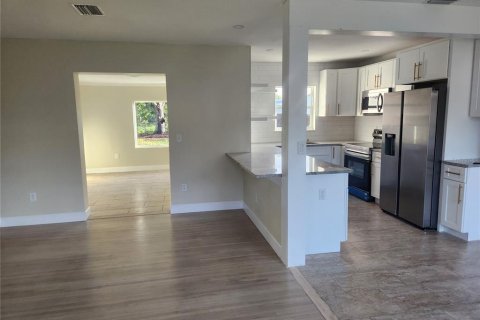 Casa en venta en Clearwater, Florida, 3 dormitorios, 137.12 m2 № 1842124 - foto 5