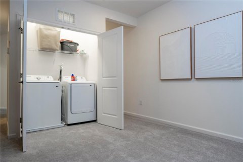 House in Orlando, Florida 12 bedrooms, 406.82 sq.m. № 1563191 - photo 29