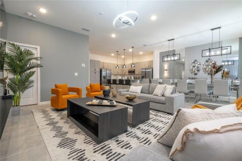 House in Orlando, Florida 12 bedrooms, 406.82 sq.m. № 1563191 - photo 24