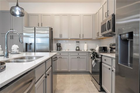 House in Orlando, Florida 12 bedrooms, 406.82 sq.m. № 1563191 - photo 18