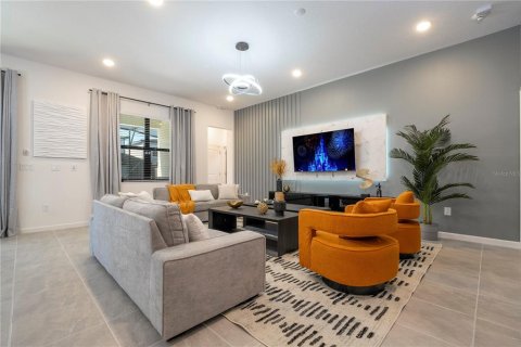 House in Orlando, Florida 12 bedrooms, 406.82 sq.m. № 1563191 - photo 22