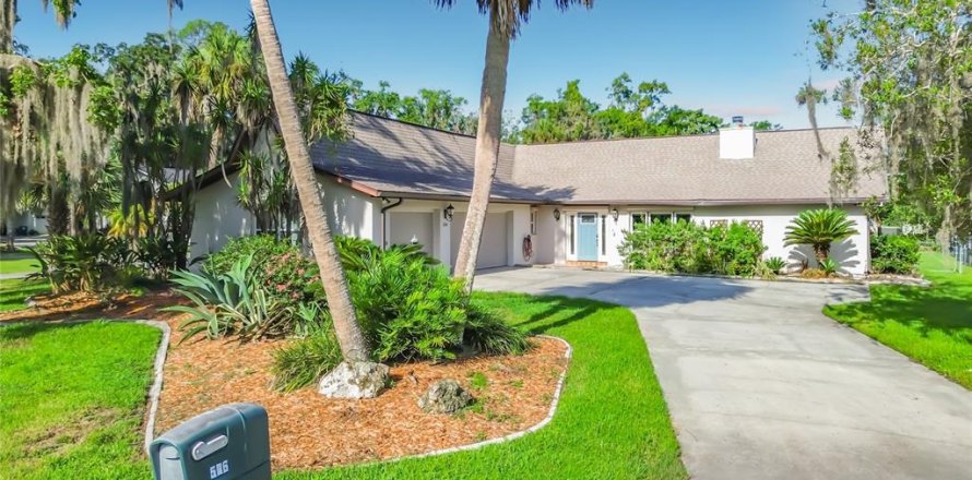 Casa en Crystal River, Florida 3 dormitorios, 185.62 m2 № 2302867