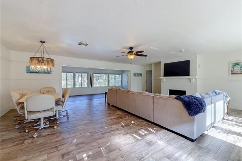 Casa en venta en Crystal River, Florida, 3 dormitorios, 185.62 m2 № 2302867 - foto 2