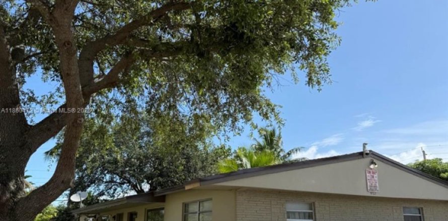 Propiedad comercial en Fort Lauderdale, Florida 152.92 m2 № 1889570