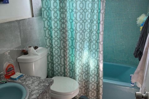 Propiedad comercial en venta en Fort Lauderdale, Florida, 152.92 m2 № 1889570 - foto 8
