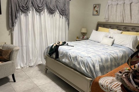 Propiedad comercial en venta en Fort Lauderdale, Florida, 152.92 m2 № 1889570 - foto 15