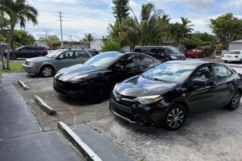 Propiedad comercial en venta en Fort Lauderdale, Florida, 152.92 m2 № 1889570 - foto 7