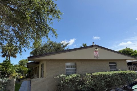 Propiedad comercial en venta en Fort Lauderdale, Florida, 152.92 m2 № 1889570 - foto 2