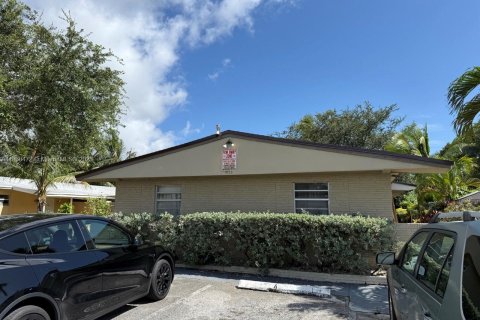 Propiedad comercial en venta en Fort Lauderdale, Florida, 152.92 m2 № 1889570 - foto 3
