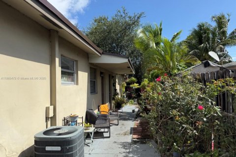 Propiedad comercial en venta en Fort Lauderdale, Florida, 152.92 m2 № 1889570 - foto 5