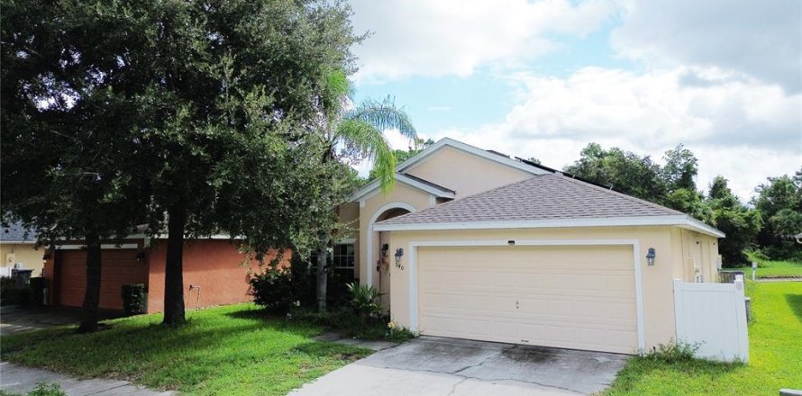 House in Davenport, Florida 5 bedrooms, 154.4 sq.m. № 1904510