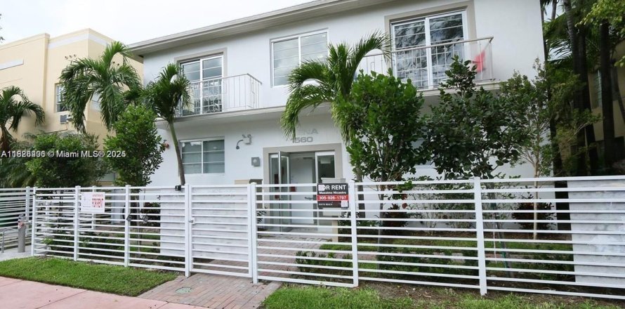 Condominio en Miami Beach, Florida, 1 dormitorio  № 1794518