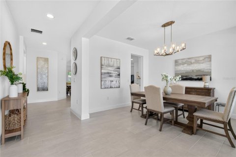 Casa en venta en Mount Dora, Florida, 5 dormitorios, 308.53 m2 № 2309872 - foto 4