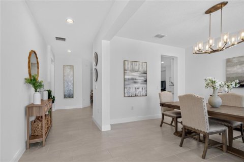 Casa en venta en Mount Dora, Florida, 5 dormitorios, 308.53 m2 № 2309872 - foto 3