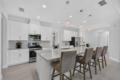 Casa en venta en Mount Dora, Florida, 5 dormitorios, 308.53 m2 № 2309872 - foto 8