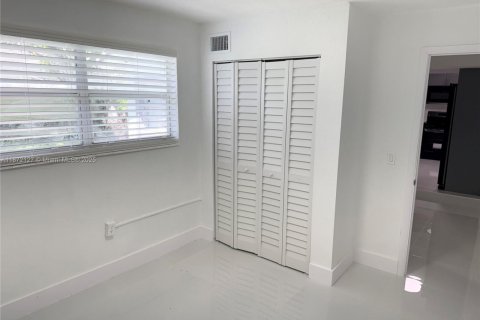 Villa ou maison à louer à Miami, Floride: 2 chambres, 152.55 m2 № 1928666 - photo 2