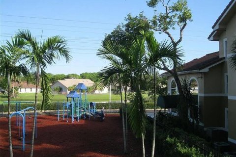 Condo in Coral Springs, Florida, 2 bedrooms  № 1135323 - photo 1