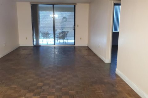 Condo in Pembroke Pines, Florida, 2 bedrooms № 2378761 - photo 8