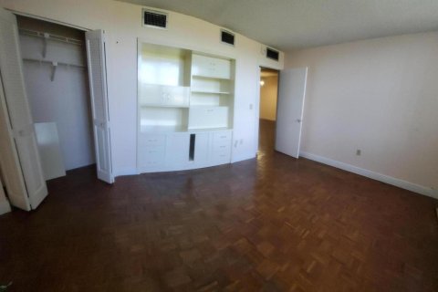 Condo in Pembroke Pines, Florida, 2 bedrooms № 2378761 - photo 3