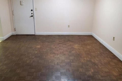 Condo in Pembroke Pines, Florida, 2 bedrooms № 2378761 - photo 2