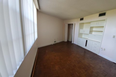 Condo in Pembroke Pines, Florida, 2 bedrooms № 2378761 - photo 7